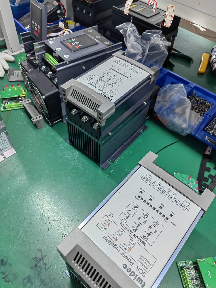 在易燃易爆的危险情形中，，电力调解器是否具备防爆功效？或者需要接纳什么特殊步伐？