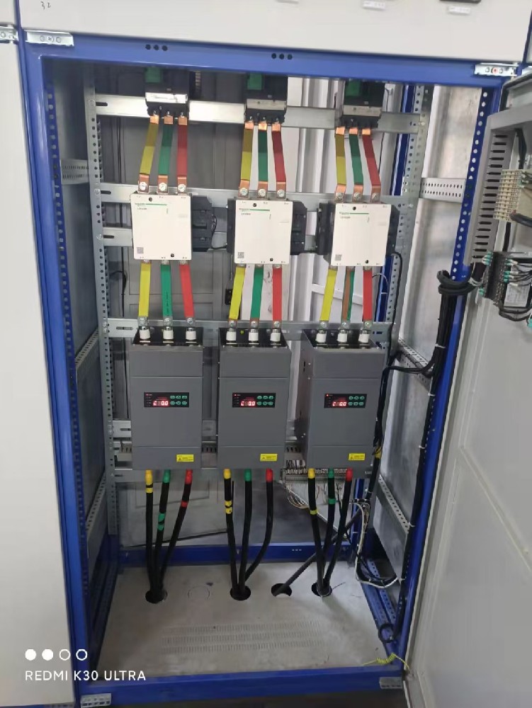 从投资回报率的角度看，，使用电力调解器能为工厂带来哪些经济效益（如节能、、提高产品质量等）？？