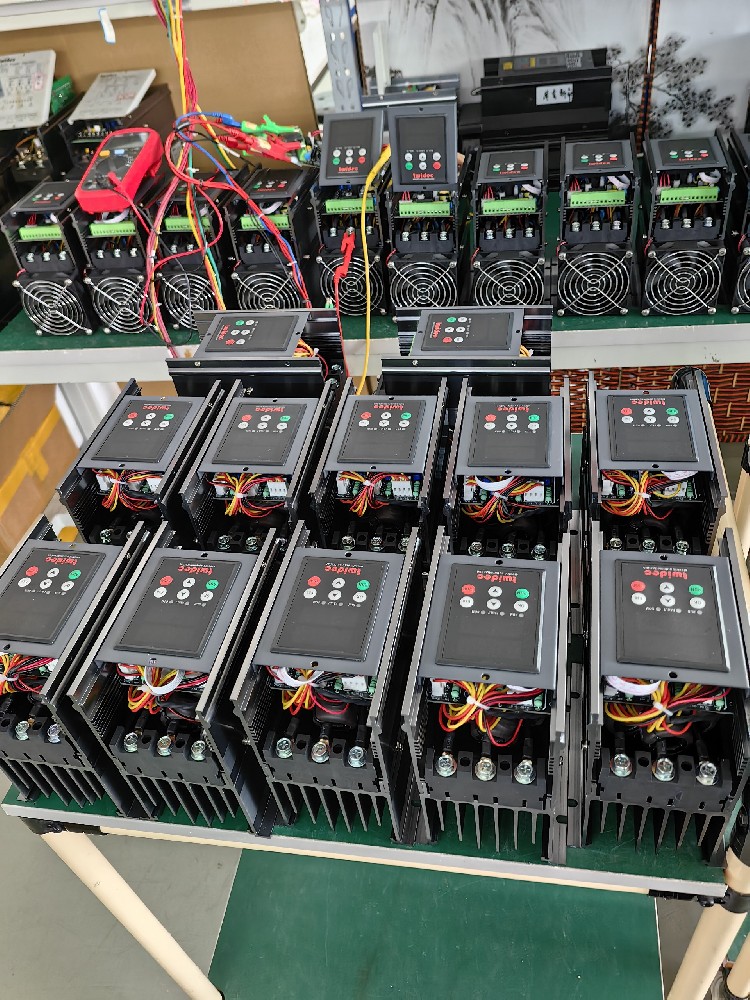 关于小功率且对精度要求极高的实验装备，，应怎样精准选型电力调解器？？