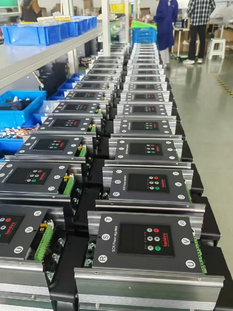 随着物联网装备的普及，，，电力调解器怎样与其他物联网装备实现无缝通讯和协同事情？？