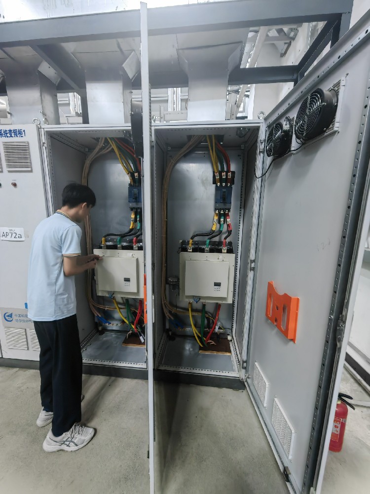 电力调解器在极端天气条件下（如高温、、强风、、暴雨等）的可靠性包管步伐有哪些？？