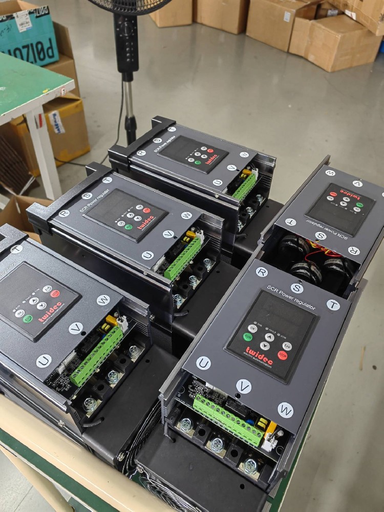 接入的电网电压波动凌驾电力调解器额定规模，，，该接纳什么步伐；；；ぷ氨覆槐凰鸹？？？