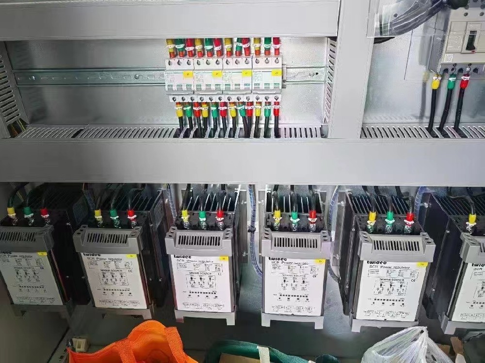 电力调解器的散热风扇损坏，，，暂时没有合适的备件替换，，，能否短时间内继续运行装备？